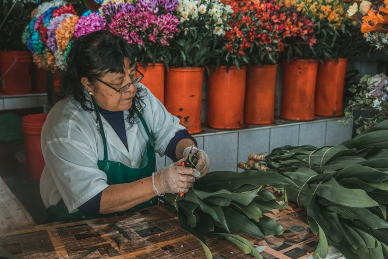 peru market tour flowers