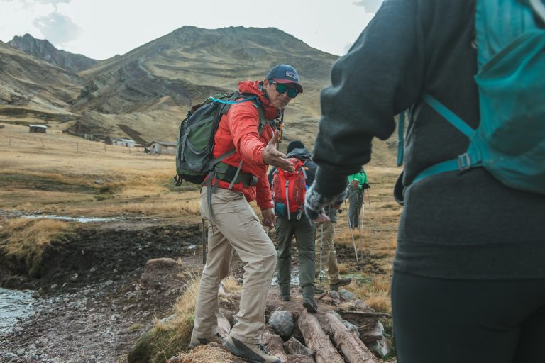 rainbow mountain base camp hike