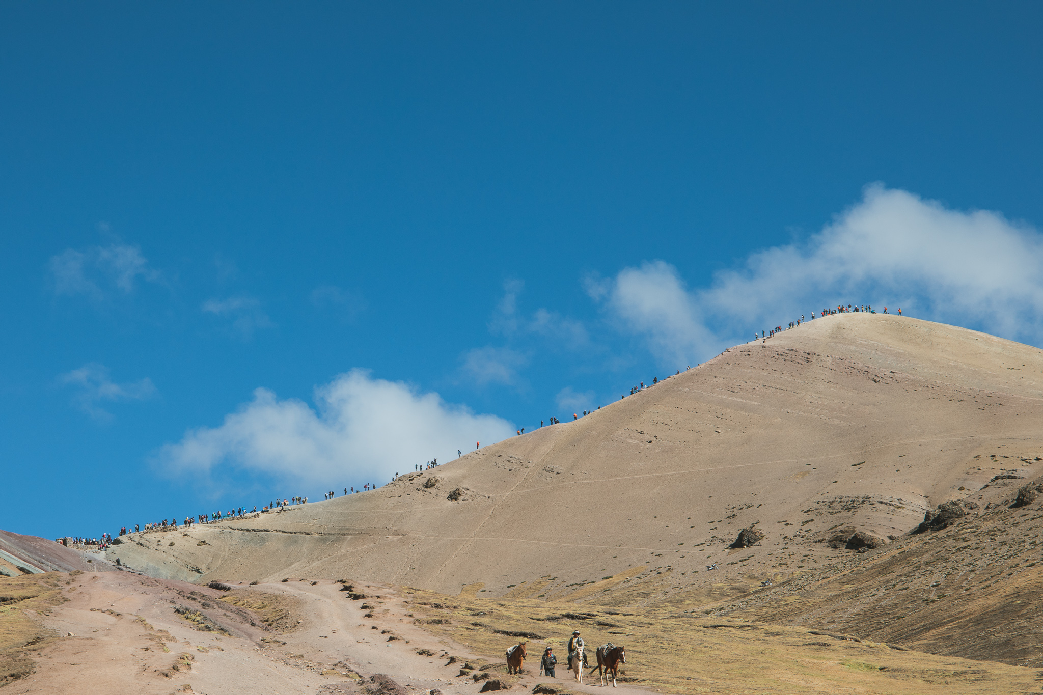 rainbow mountain busy crowds