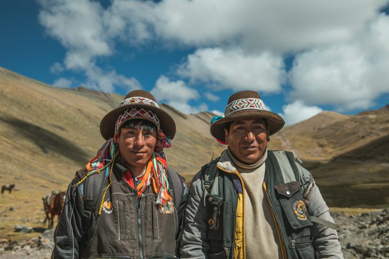 rainbow mountain guides