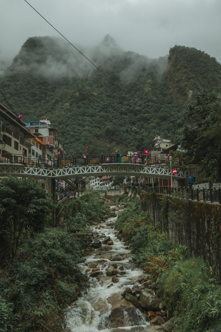 aguas calientes bridge river